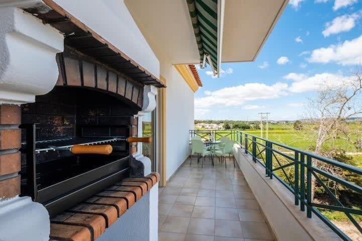 Apartment Alfarmar - Pool, Beach Only A Few Minutes Away Albufeira Eksteriør bilde